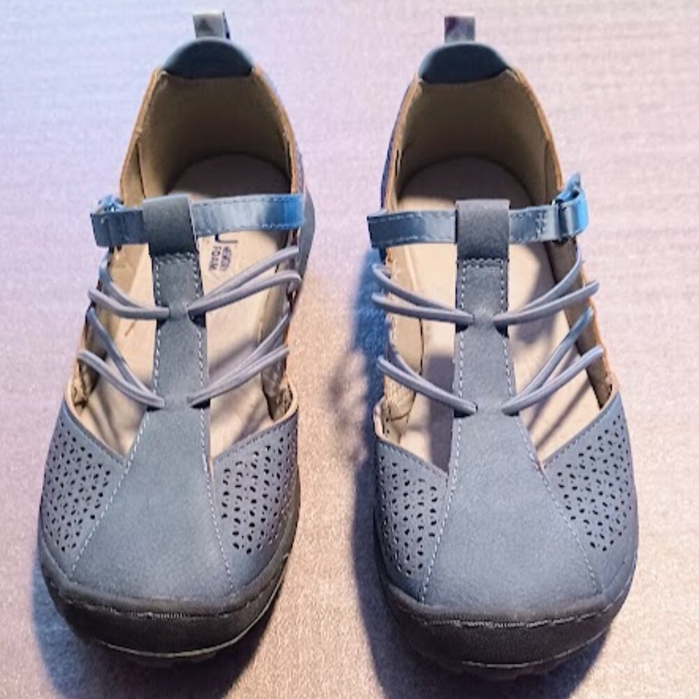 JBU by JAMBU Blue Memory Foam Insole, Size 7.5W closed toe sandals.